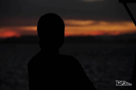 Admirando o fim de tarde durante a travessia de balsa entre o Farol de Santa Marta e Laguna, no sul Santa Catarina, a caminho das festas de carnaval